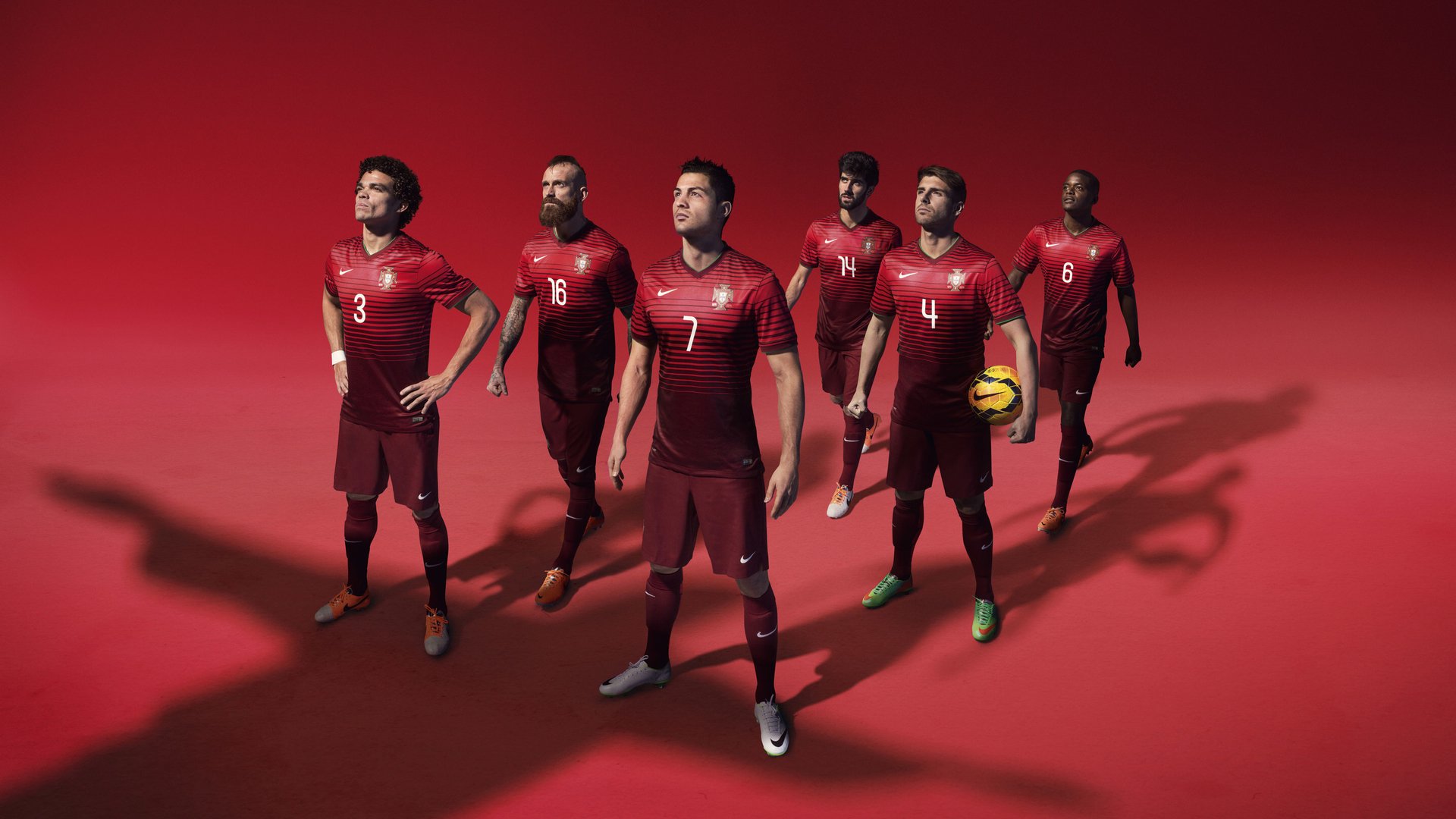 爱游戏官网首页-足球迷的“战袍”：自制球队T恤大赏，自制足球队徽